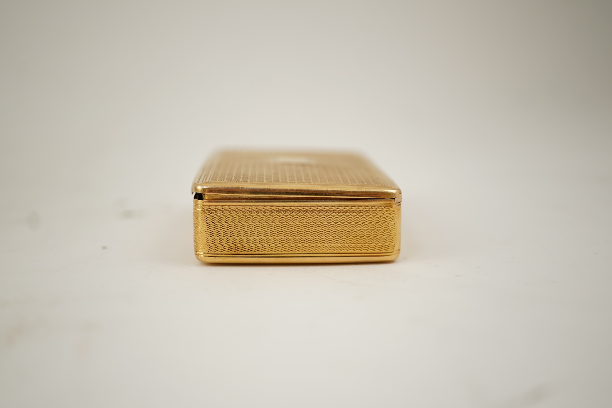 An Edwardian engine turned 18ct gold rectangular snuff box, by Joseph Walton